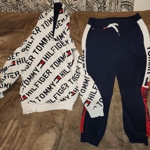 Tommy Hilfiger Sweatsuit size 7..boys